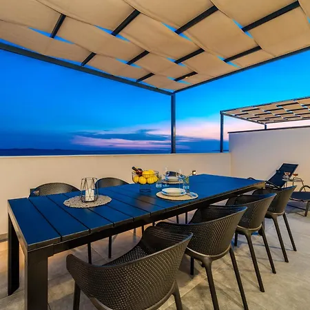 Beachfront Azzuro With Seaview *