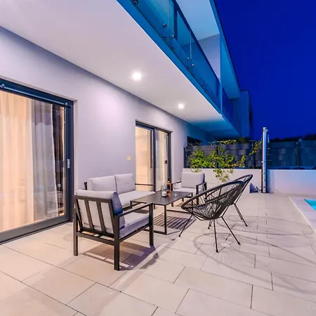 Beachfront Azzuro With Seaview Villa
