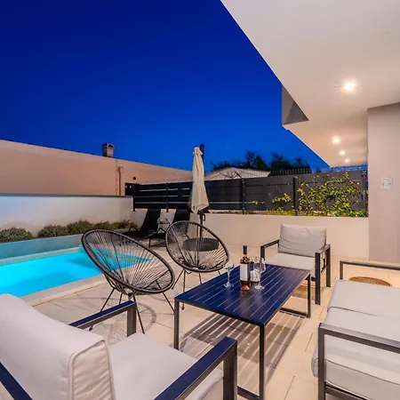 Beachfront Azzuro With Seaview