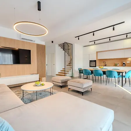 Beachfront Azzuro With Seaview Villa *