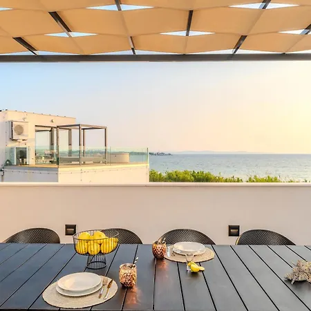 Beachfront Azzuro With Seaview