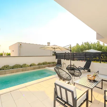 Beachfront Azzuro With Seaview Villa *
