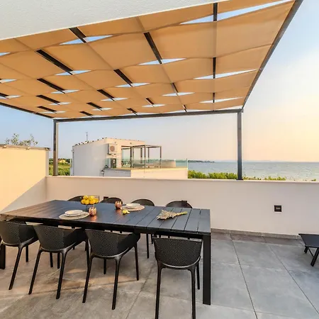 Beachfront Azzuro With Seaview Privlaka (Zadar)